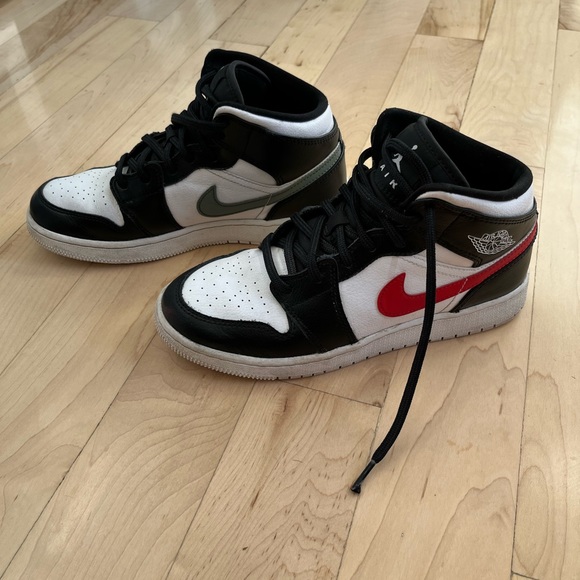 Air Jordans 1 Mid Multi Color Swoosh (GS) shoes - Picture 1 of 9